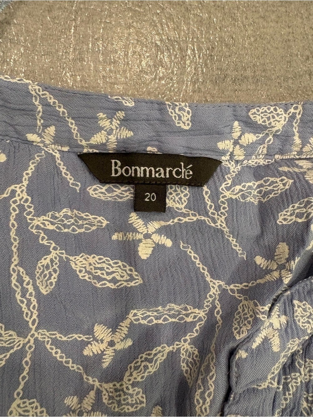 [US20/PTP26’]Bonmarche Light Blue Floral Button-Front Viscose Blouse - Picture 5 of 8